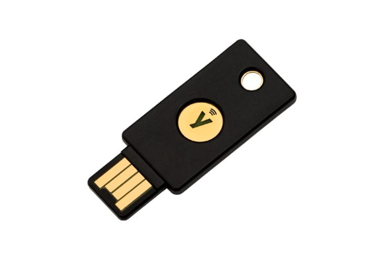 Yubikey 5 NFC: Token de securitate USB multi-protocol